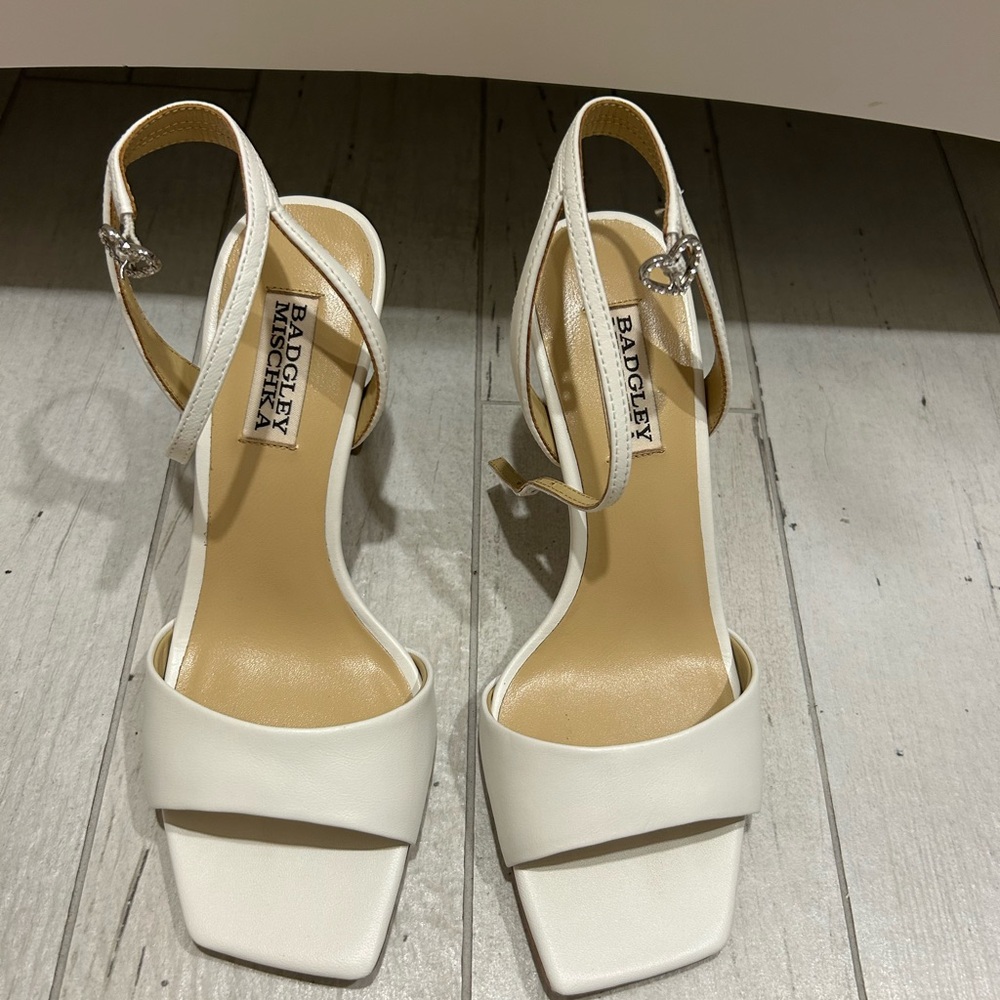 Badgley Mischka White Bridal Women's Sandals Size 6